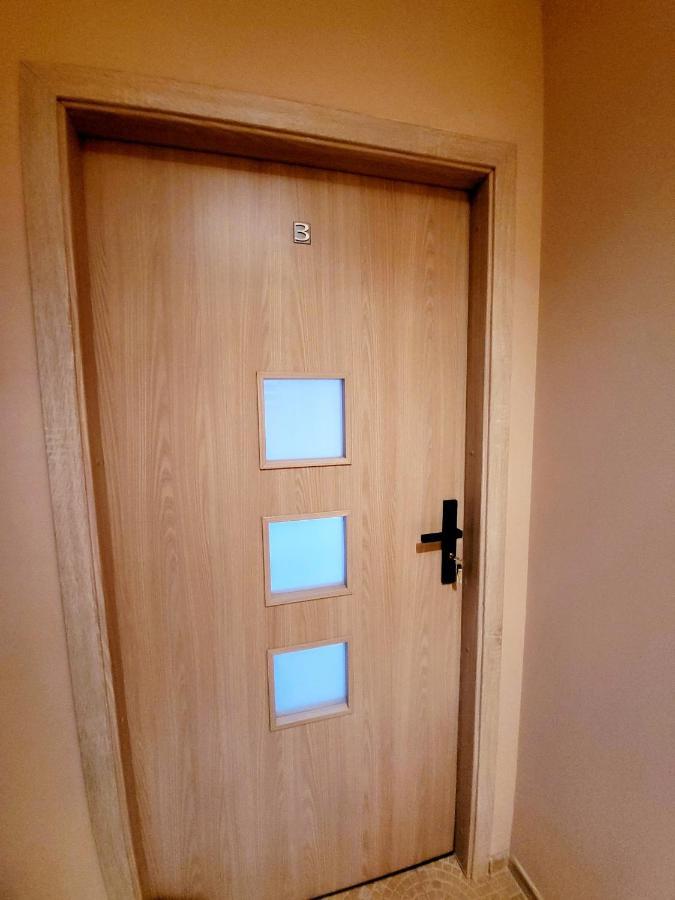 Tanie Spanie Przy Targach Poznanskich - Zameldowanie Bezobslugowe- Extérieur photo