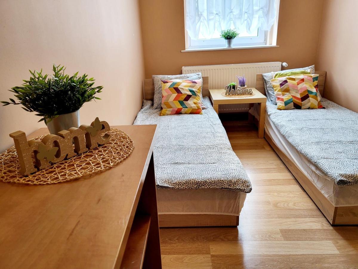 Tanie Spanie Przy Targach Poznanskich - Zameldowanie Bezobslugowe- Extérieur photo